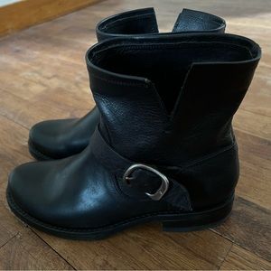 Like New Frye Veronica black short boots 7.5 moto leather booties